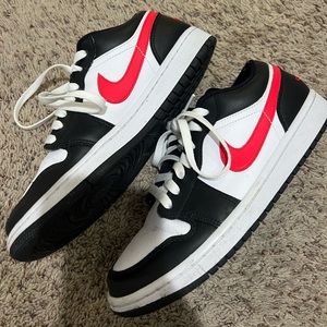 Jordan 1 Low - Black Siren Red